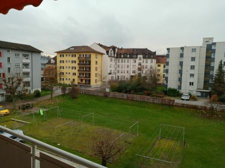 Grosszügige Wohnung mit Balkon und tollem Bad! - Photo 2