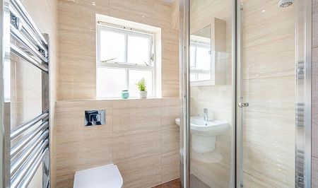 Stylish 6-bedroom property - Photo 2