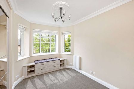 Chester Close, Richmond, Surrey, TW10 6NR - Photo 4