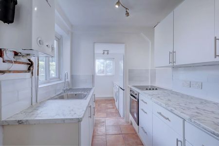 2 Bedroom Mid Terraced House To Rent - Photo 4