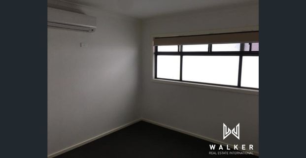 Modern Living Townhouse! - Photo 1