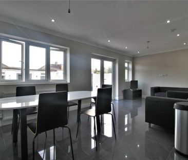 Price £950 pcm - Available Now - Furnished - Photo 1