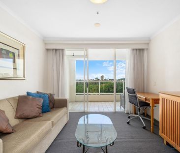 Spacious One-Bedroom Apartment with Exceptional Views – Quay West B... - Photo 5