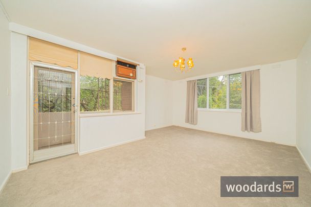 Light-Filled First Floor Apartment in Prime Camberwell Location - Photo 1