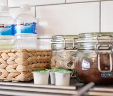 3 bedroom flat to rent - Photo 2