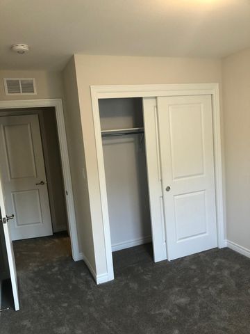 For Lease - 38 Sycamore Street, Welland, Ontario - Photo 4