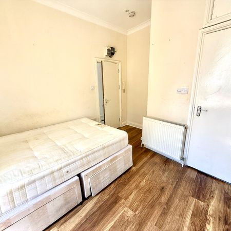 Blythe Road, Shepherds Bush, W14 - Photo 3