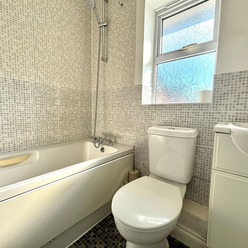 Arklay Close, Hillingdon, UB8 - Photo 1