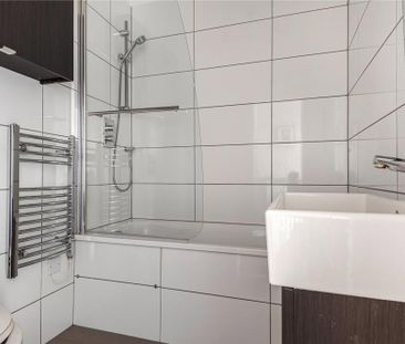 1 Bed Flat, Grand Parade, N4 - Photo 1