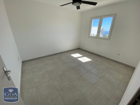 Location Appartement 3 pièces 90m² STE CLOTILDE 97490 - Photo 2