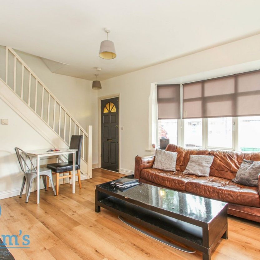 5 bed Semi-Detached House for Rent - Photo 1