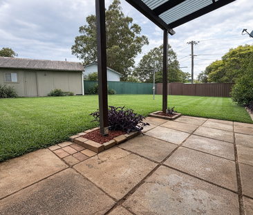 Family Living in Prime Penrith Location - Photo 3