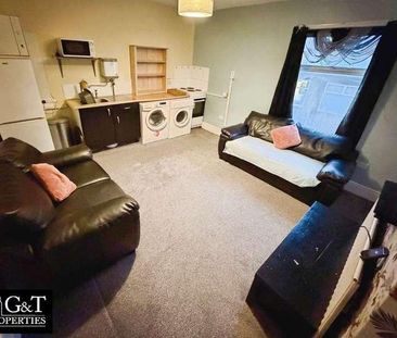 High Street, Cradley Heath, B64 - Photo 2