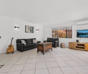 Bright & Airy 3-Bedroom Home – Walk to the Broadwater and Local Ame... - Photo 1