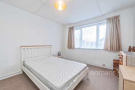 2 bedroom maisonette to rent - Photo 2