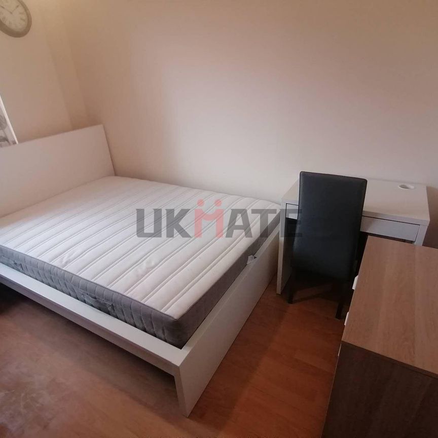 West Kensington Court A Room A Room C Room B - Photo 1