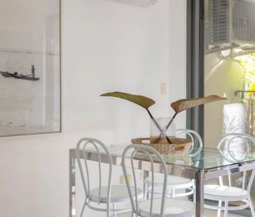 Fully furnished apartment with pool views in Glebe - Photo 4