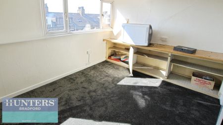 4 bedroom House To Let - Photo 3