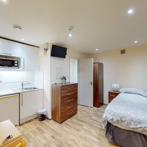 Studio Flat, London, NW2 - Photo 1