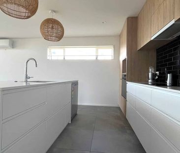 STEP INTO LUXURY LIVING - KAHAWAI POINT - Photo 5