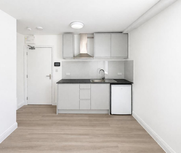 Studio to rent - Photo 2