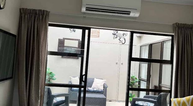 Spacious bedroom available - Photo 1