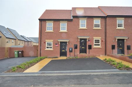 Sundew Avenue, Featherstone - Photo 3