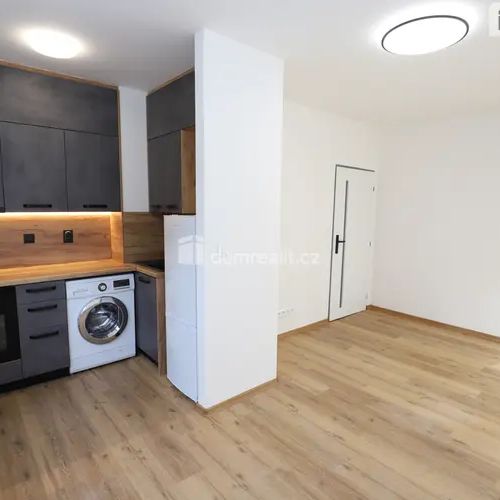 Krásná garsonka po kompletní rekonstrukci v Kraslicích - Photo 1