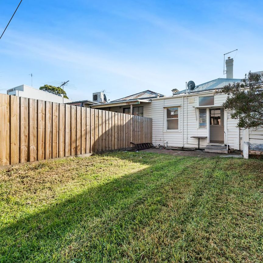 17 Finlay Street, Albert Park. - Photo 1