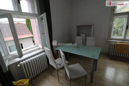 Pěkný mezonetový byt 3+1 v rodinné vile s možností užívat zahradu - Photo 4