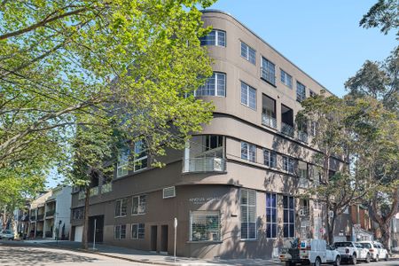 Unfurnished two bedroom warehouse conversion within Angus House - Photo 4