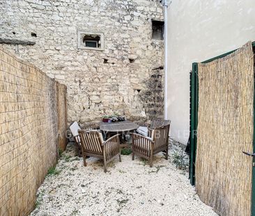 NOVES centre du village, T3 avec cour et place de parking, - Photo 2