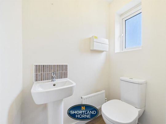 2 bedroom end of terrace house to rent - Photo 1