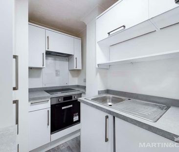 Victoria Drive, PO21 - Photo 2