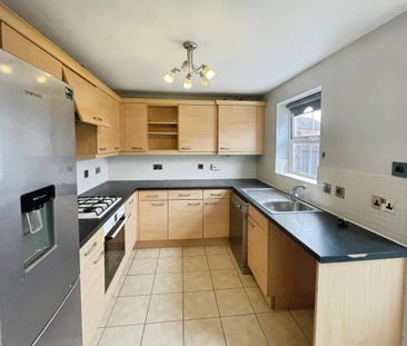3 bedroom semi-detached house to rent - Photo 3