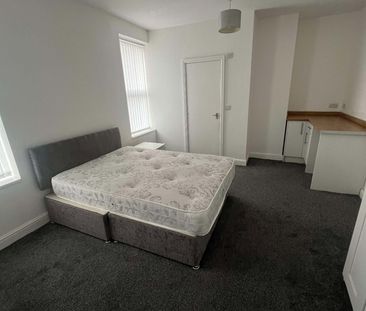 Room in a Shared House, Upper Town Street, LS13 - Photo 5