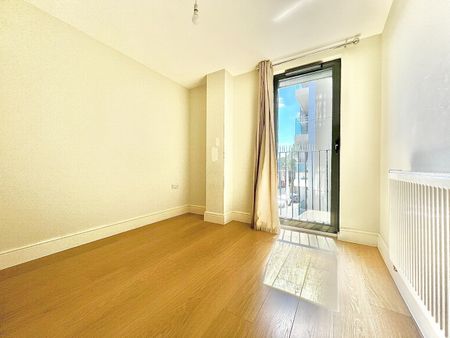 2 Bed Flat, Charter House, IG1 - Photo 4
