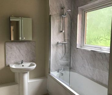 3 bedroom mews to rent - Photo 3