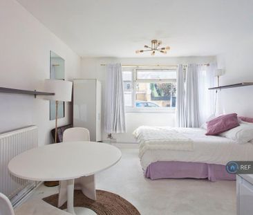 Studio to rent - Photo 6