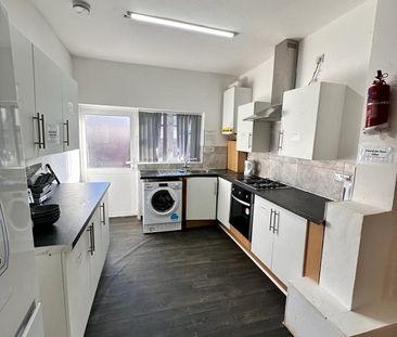 Room in a Shared House, Hanover Square, LS3 - Photo 3