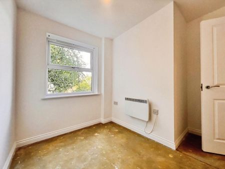 Calcutta Road, Tilbury, RM18 - Photo 3