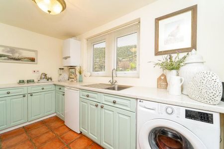 2 bedroom terraced house to rent - Photo 4