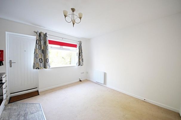 1 bedroom ground floor flat to rent - Photo 1