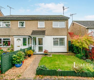 3 bedroom house to rent Fleming Walk, RH19 - Photo 1