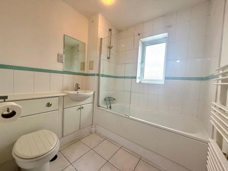 1 Bedroom Flat - Purpose Built To Let - Photo 4