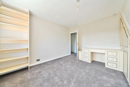 4 bedroom detached house to rent - Photo 2