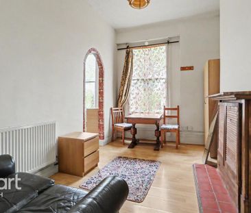 1 bedroom in a flat share to rent - Photo 4