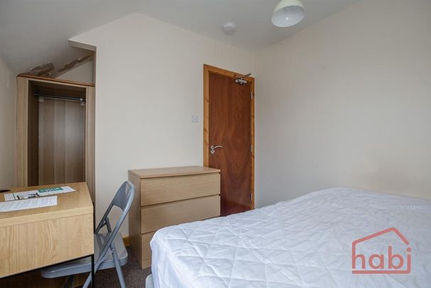 1 bedroom in a house share to rent - Photo 1