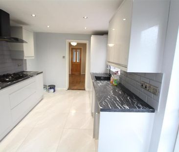 3 bedroom end of terrace house to rent - Photo 5