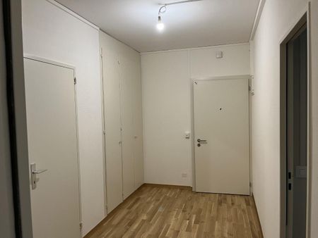 Appartement traversant de 4.5 pièces situé au 3ème étage. - Photo 4